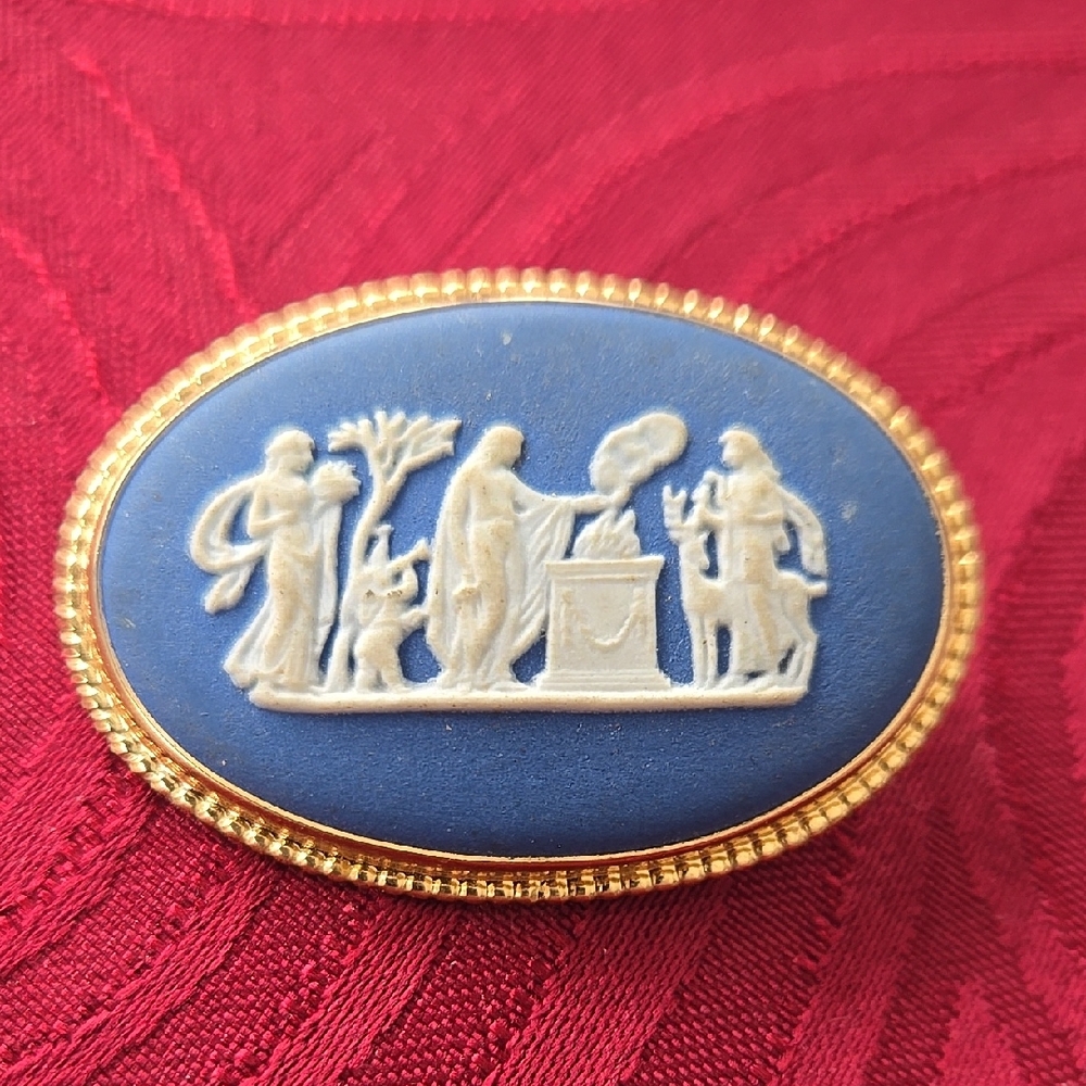 Vintage Wedgewood Blue Jasperware Gold Filled Cameo Brooch